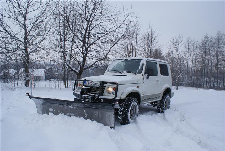 suzuki-samurai-snow